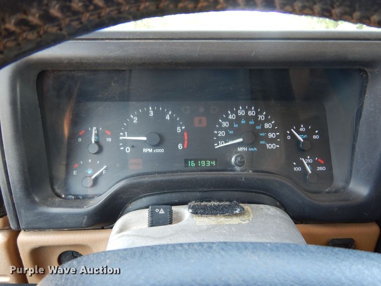 image for item DN0338 1998 Jeep Wrangler Sahara  SUV