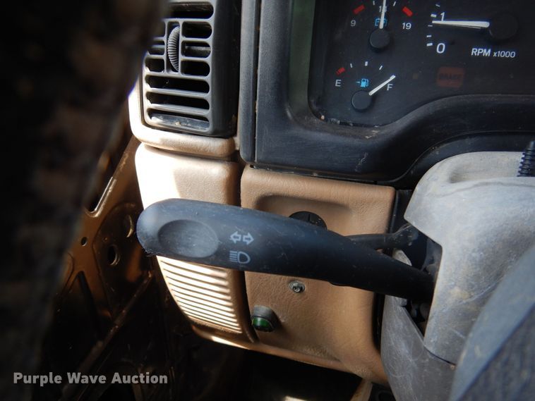 image for item DN0338 1998 Jeep Wrangler Sahara  SUV