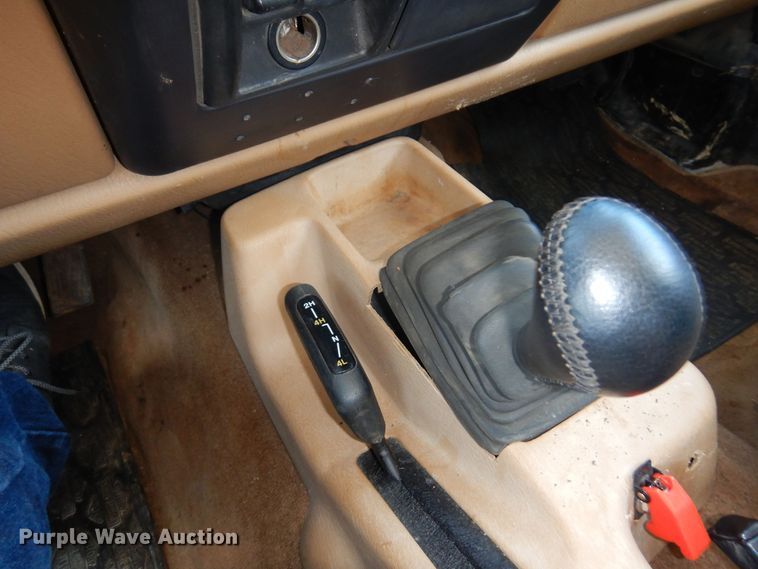 image for item DN0338 1998 Jeep Wrangler Sahara  SUV