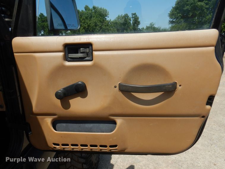 image for item DN0338 1998 Jeep Wrangler Sahara  SUV