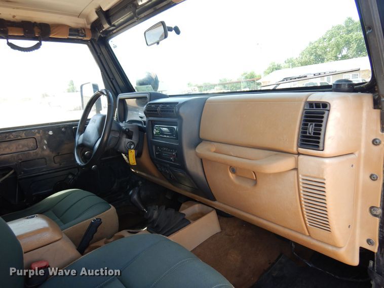 image for item DN0338 1998 Jeep Wrangler Sahara  SUV