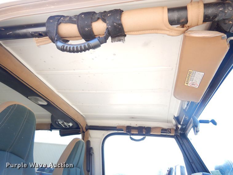 image for item DN0338 1998 Jeep Wrangler Sahara  SUV