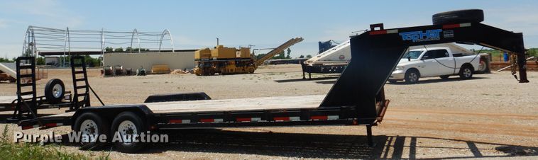 image for item DN0342 2013 Top Hat  equipment trailer