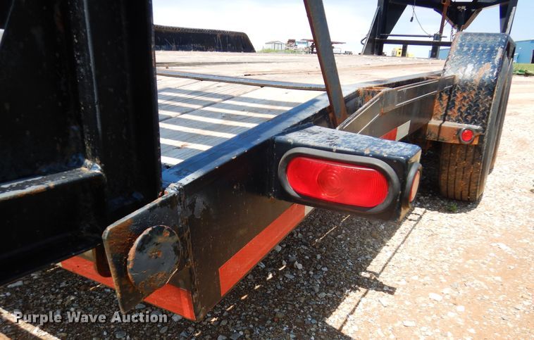 image for item DN0342 2013 Top Hat  equipment trailer