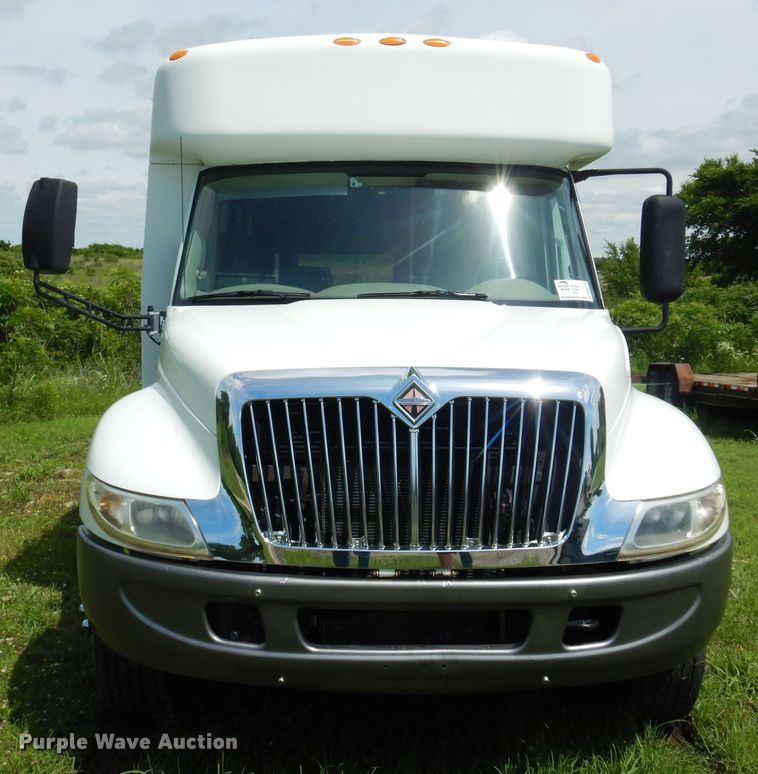image for item DN0379 2009 International PC015  shuttle bus