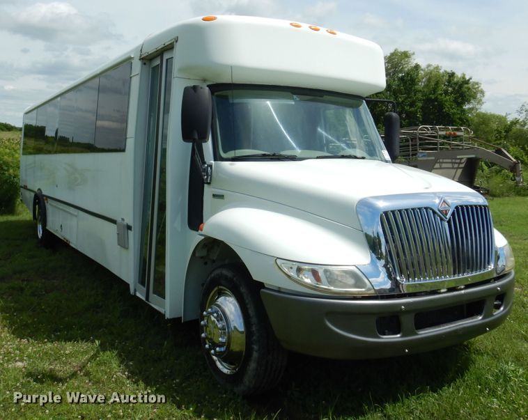 image for item DN0379 2009 International PC015  shuttle bus