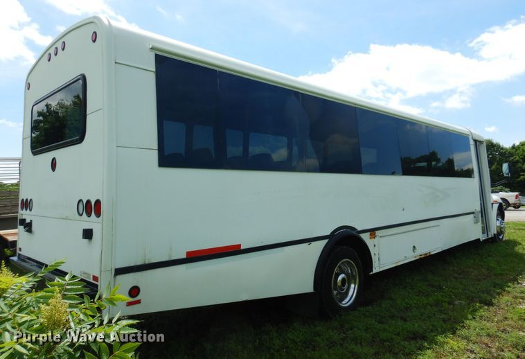 image for item DN0379 2009 International PC015  shuttle bus