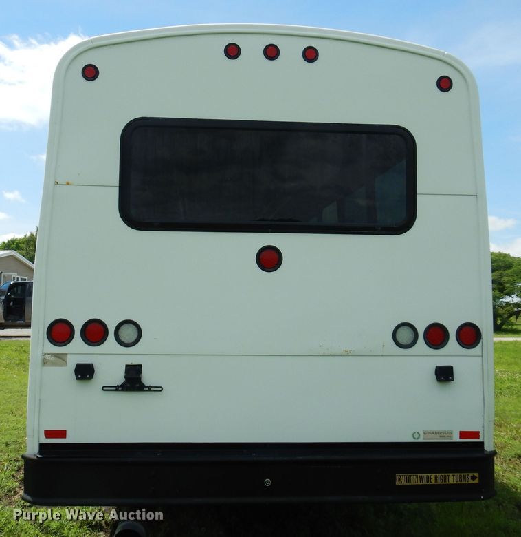 image for item DN0379 2009 International PC015  shuttle bus