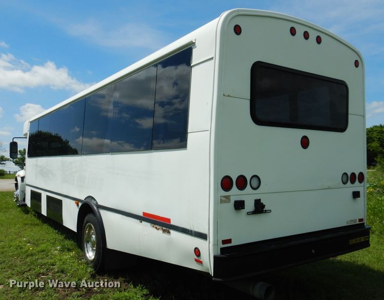 image for item DN0379 2009 International PC015  shuttle bus