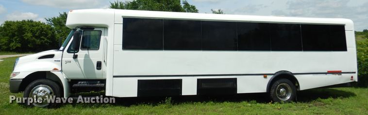 image for item DN0379 2009 International PC015  shuttle bus