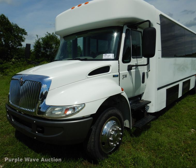 image for item DN0379 2009 International PC015  shuttle bus