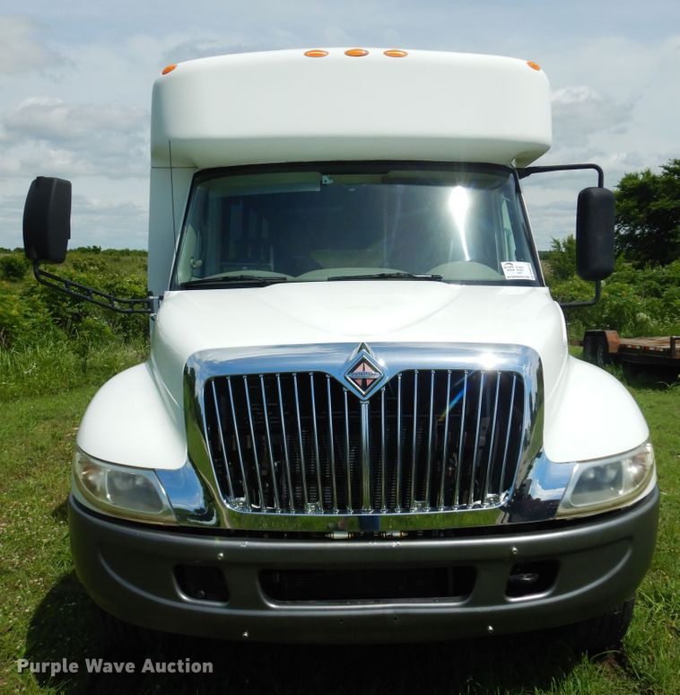 image for item DN0379 2009 International PC015  shuttle bus