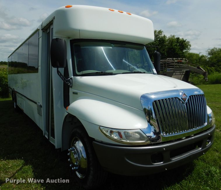 image for item DN0379 2009 International PC015  shuttle bus