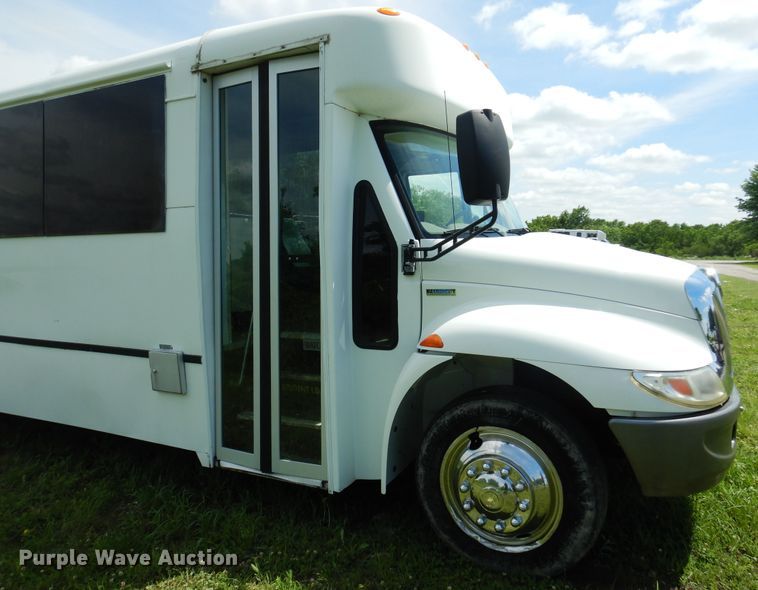 image for item DN0379 2009 International PC015  shuttle bus