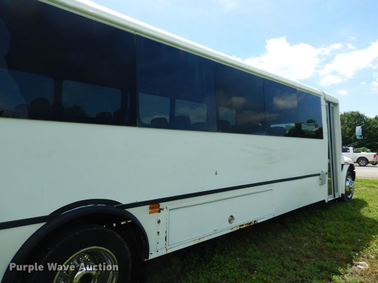 image for item DN0379 2009 International PC015  shuttle bus