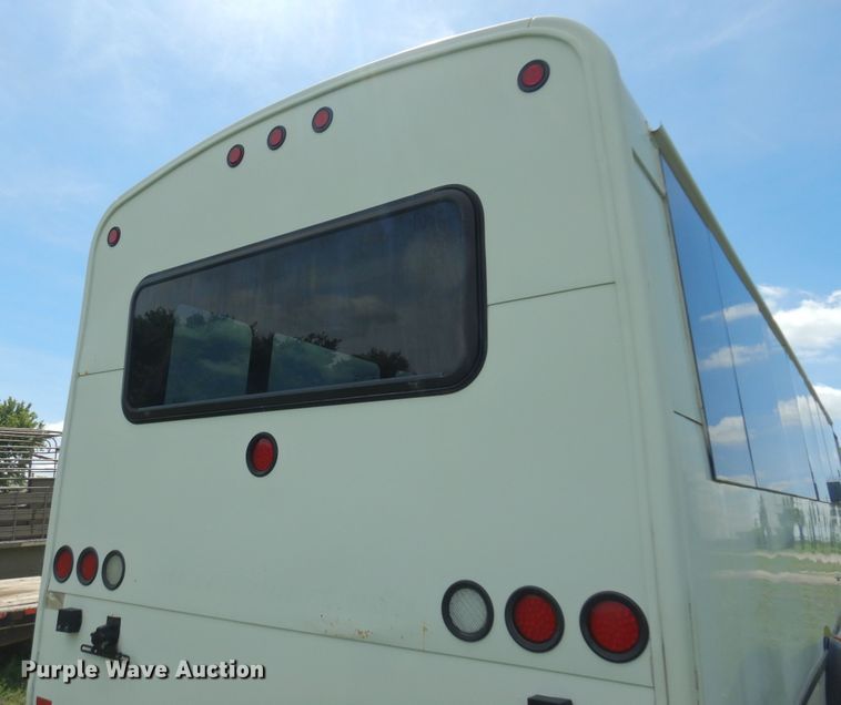 image for item DN0379 2009 International PC015  shuttle bus