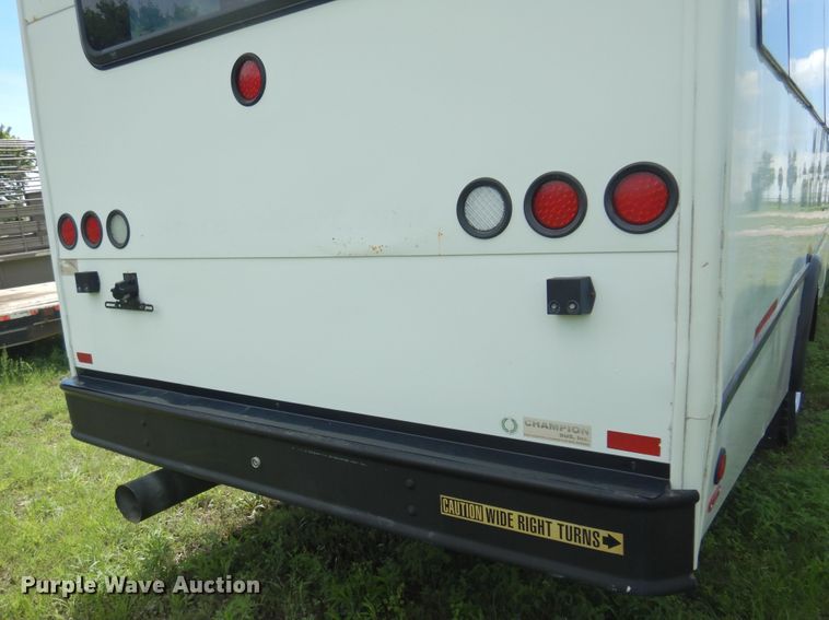 image for item DN0379 2009 International PC015  shuttle bus