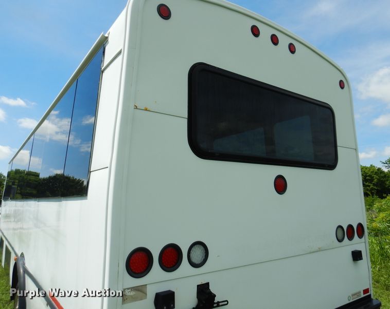 image for item DN0379 2009 International PC015  shuttle bus