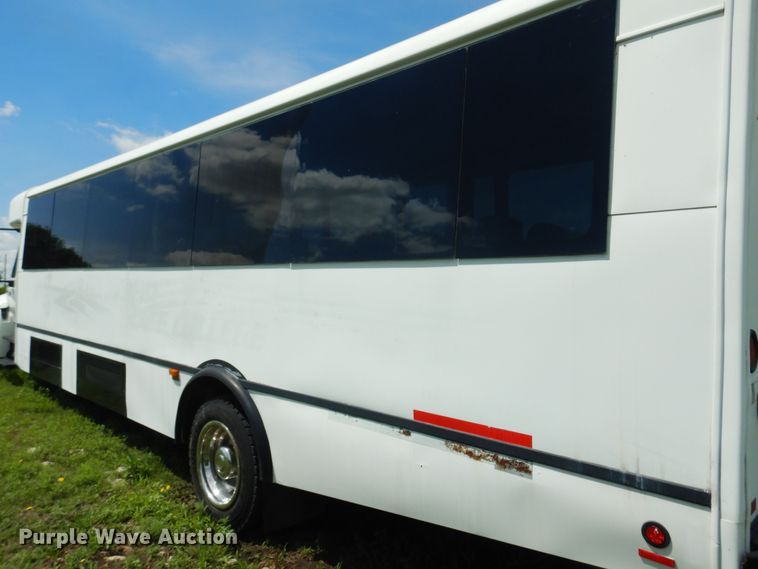 image for item DN0379 2009 International PC015  shuttle bus