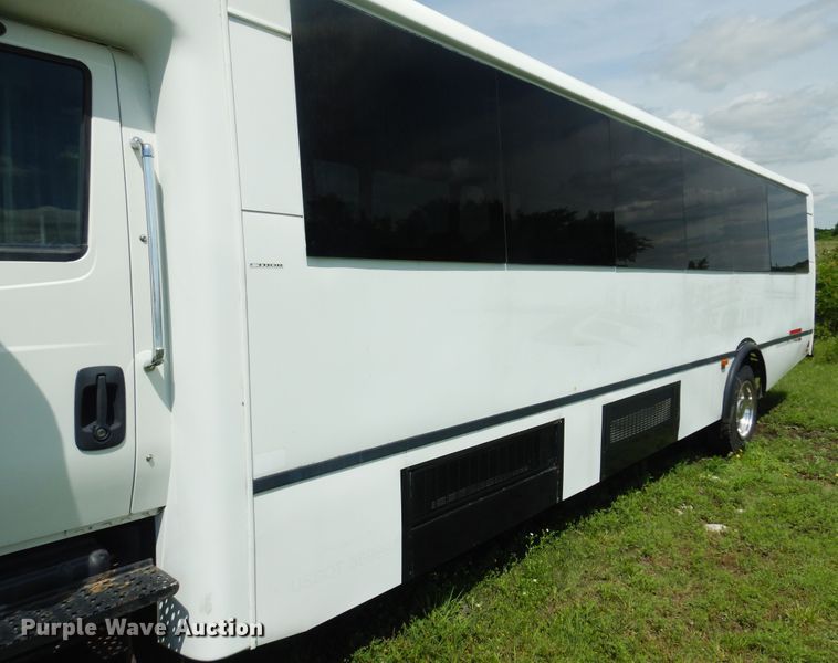 image for item DN0379 2009 International PC015  shuttle bus