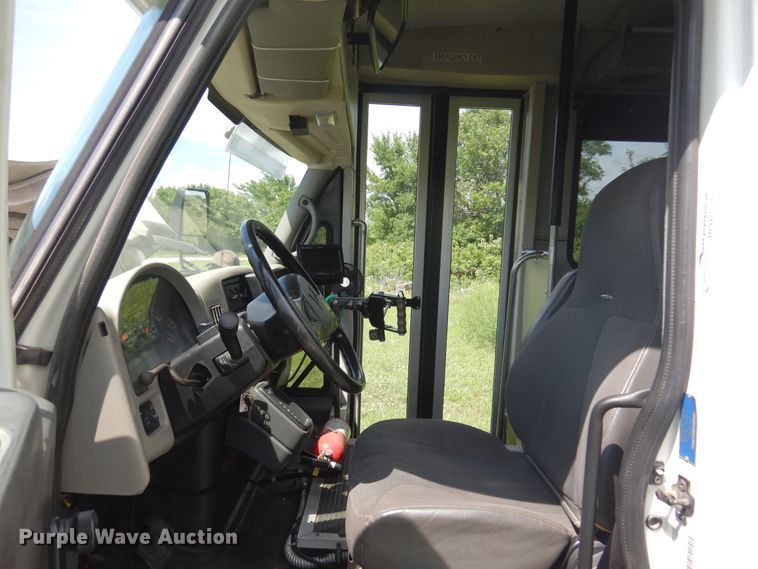 image for item DN0379 2009 International PC015  shuttle bus