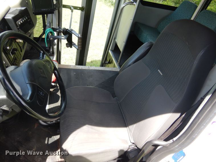 image for item DN0379 2009 International PC015  shuttle bus