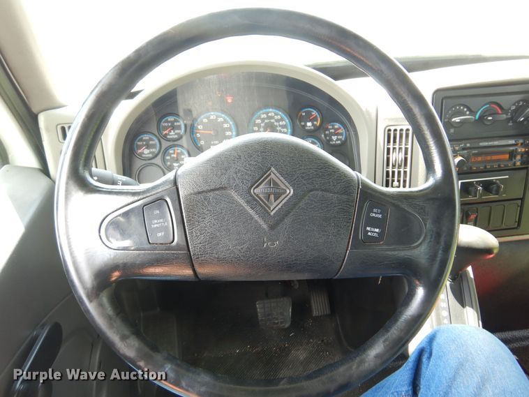 image for item DN0379 2009 International PC015  shuttle bus