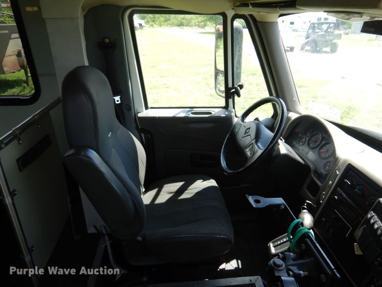 image for item DN0379 2009 International PC015  shuttle bus