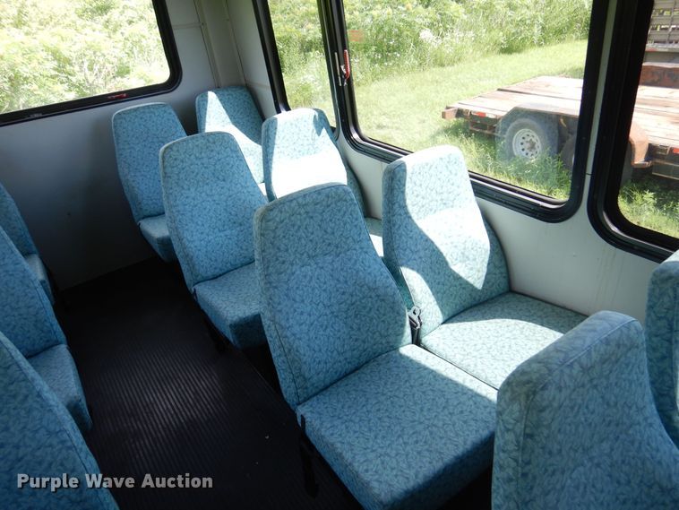 image for item DN0379 2009 International PC015  shuttle bus