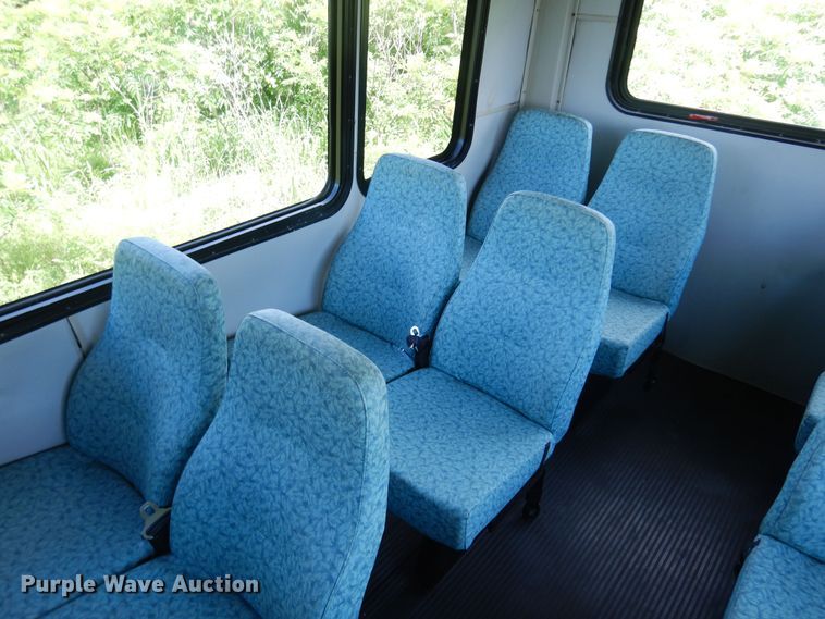 image for item DN0379 2009 International PC015  shuttle bus