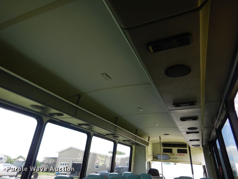 image for item DN0379 2009 International PC015  shuttle bus