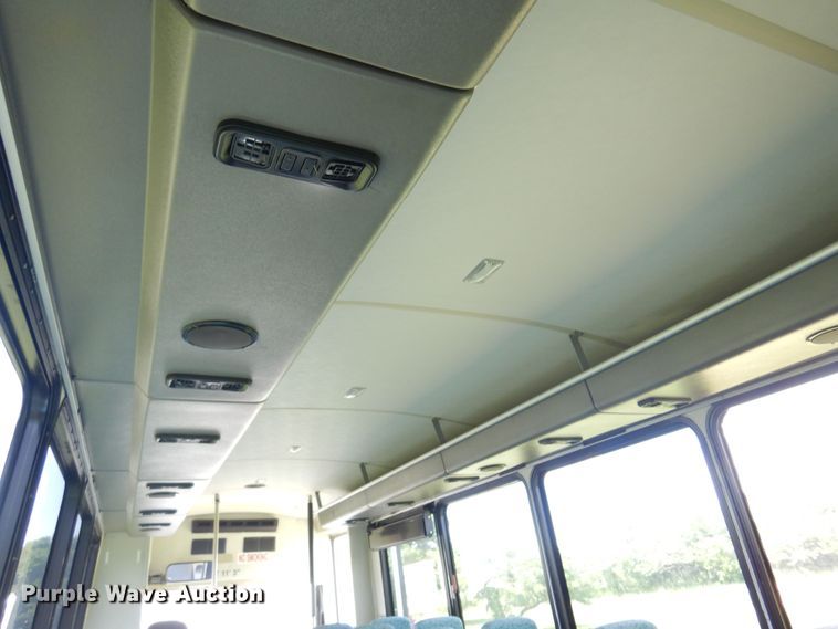 image for item DN0379 2009 International PC015  shuttle bus