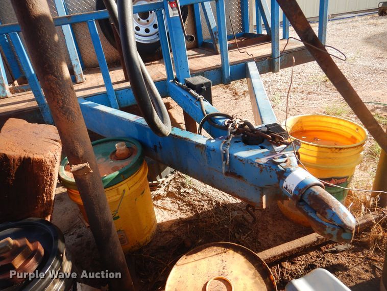 image for item DN0381 2007 Carrier  enclosed cargo trailer