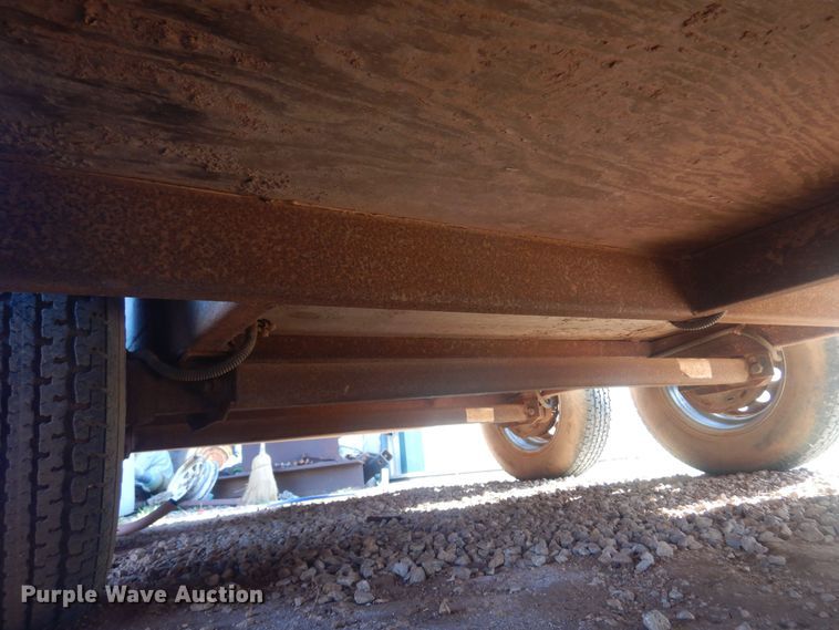 image for item DN0381 2007 Carrier  enclosed cargo trailer