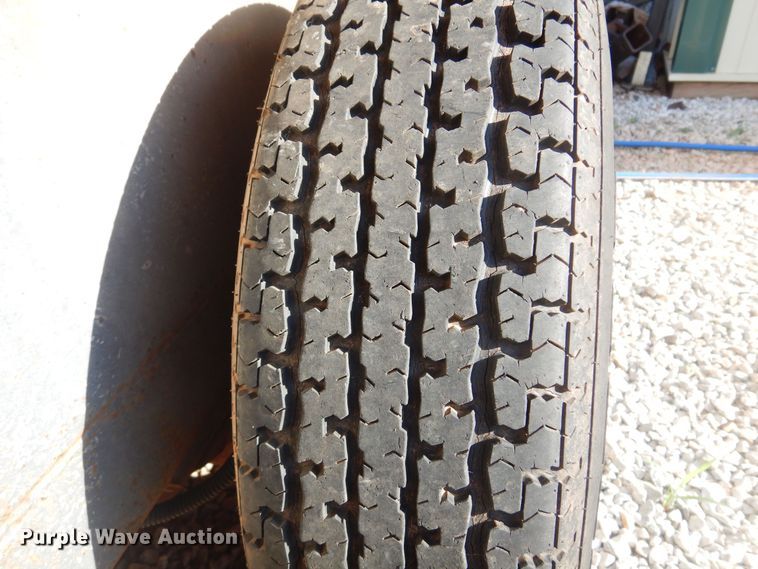 image for item DN0381 2007 Carrier  enclosed cargo trailer