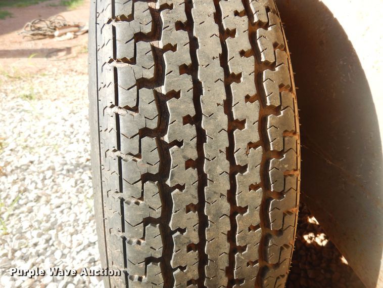 image for item DN0381 2007 Carrier  enclosed cargo trailer