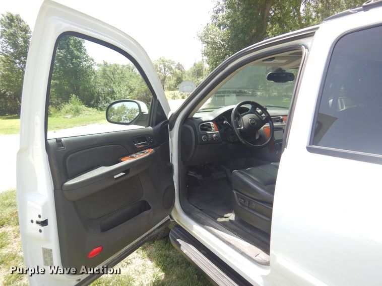 image for item DN0395 2008 Chevrolet Suburban 2500  SUV