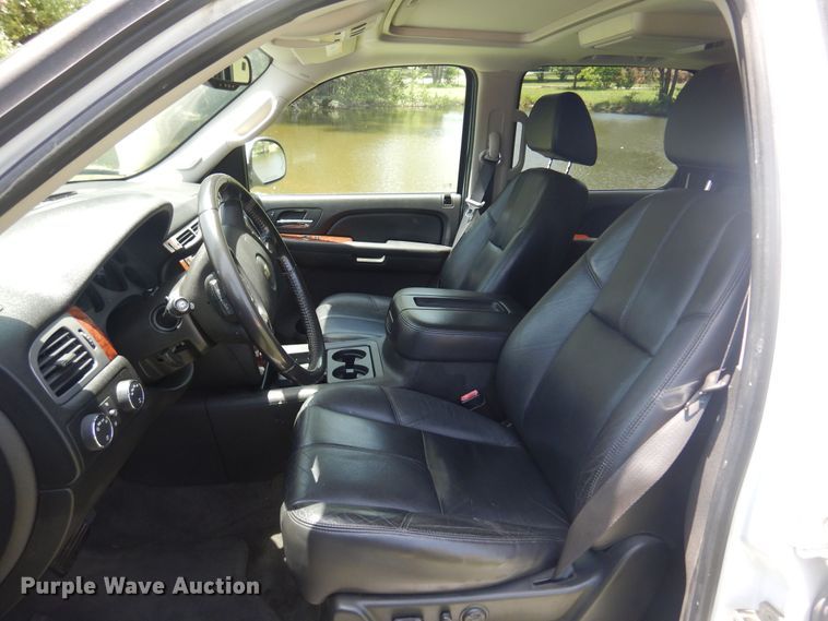 image for item DN0395 2008 Chevrolet Suburban 2500  SUV