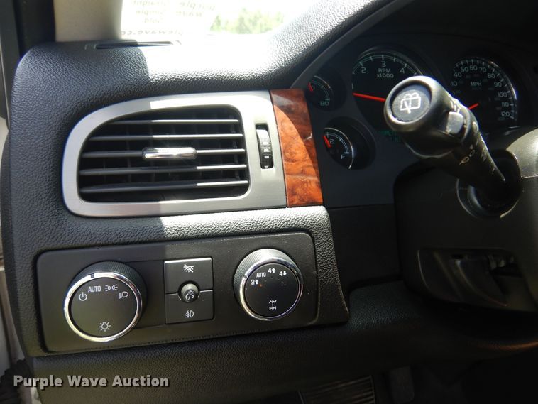 image for item DN0395 2008 Chevrolet Suburban 2500  SUV