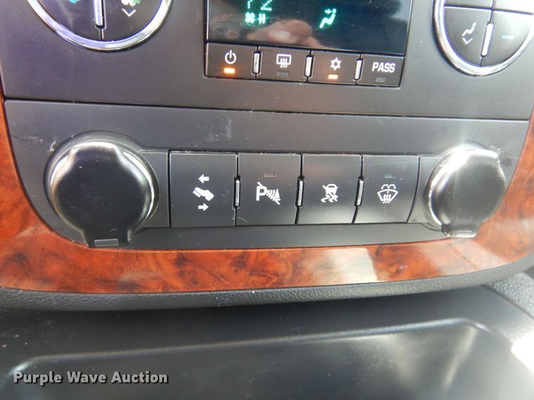 image for item DN0395 2008 Chevrolet Suburban 2500  SUV