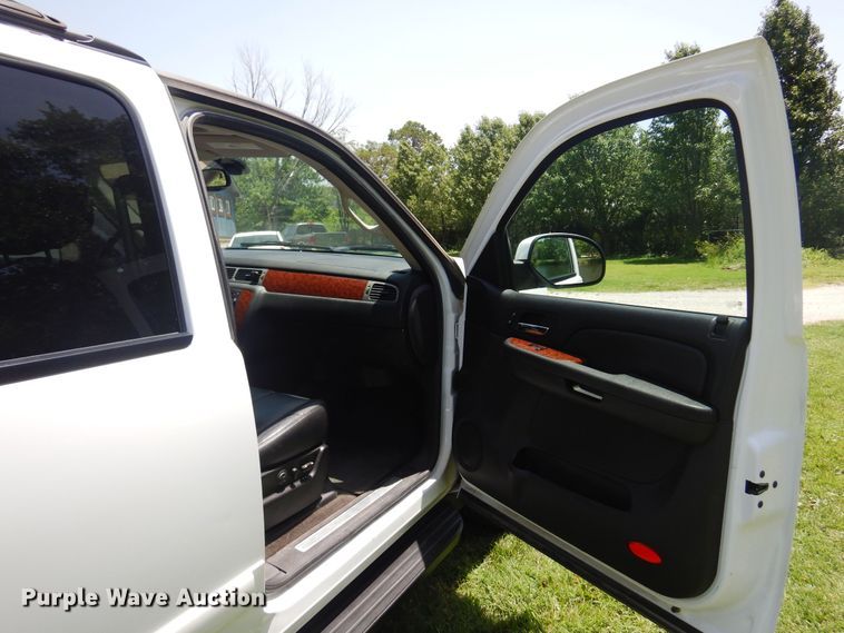 image for item DN0395 2008 Chevrolet Suburban 2500  SUV