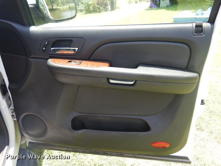 image for item DN0395 2008 Chevrolet Suburban 2500  SUV