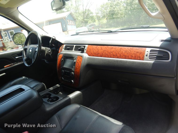 image for item DN0395 2008 Chevrolet Suburban 2500  SUV