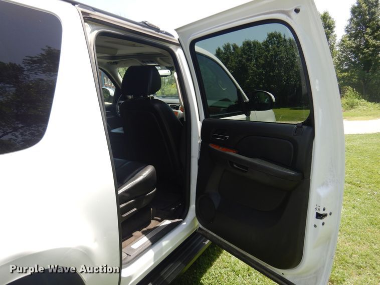 image for item DN0395 2008 Chevrolet Suburban 2500  SUV