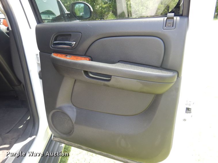 image for item DN0395 2008 Chevrolet Suburban 2500  SUV