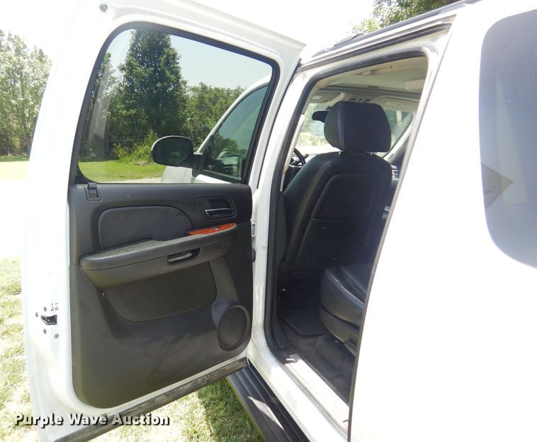 image for item DN0395 2008 Chevrolet Suburban 2500  SUV