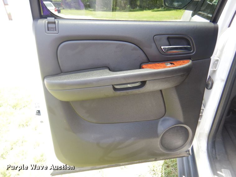 image for item DN0395 2008 Chevrolet Suburban 2500  SUV