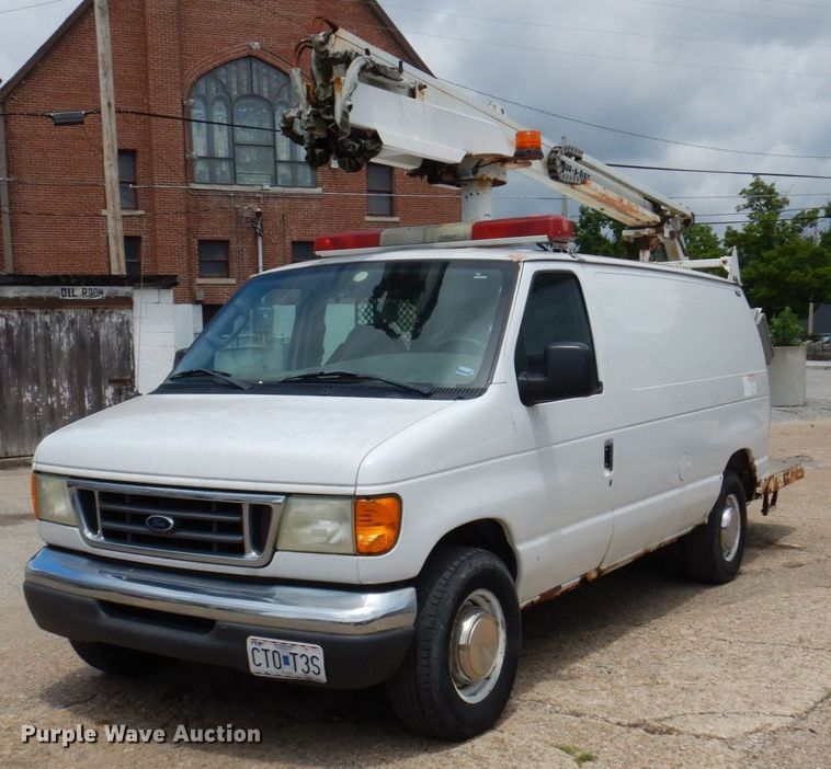 image for item DP5571 2004 Ford E350 Super Duty  van with bucket lift