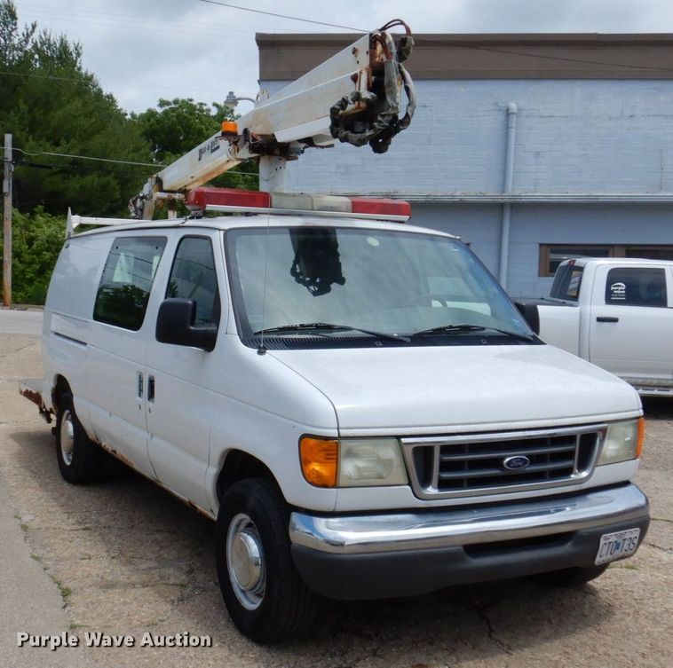 image for item DP5571 2004 Ford E350 Super Duty  van with bucket lift