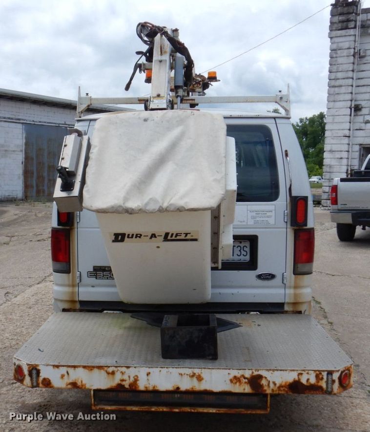 image for item DP5571 2004 Ford E350 Super Duty  van with bucket lift